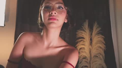 lyalee__ online show from 05.16.26