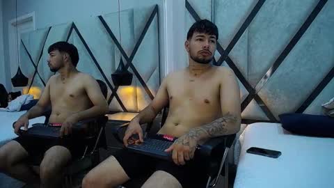 Snapshot of lyam_saenz chatting on 11.11.25 lyam_saenz online show from 11.11.25