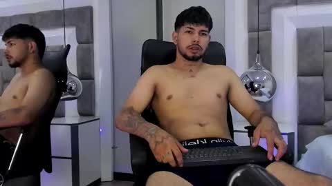 Snapshot of lyam_saenz chatting on 11.11.25 lyam_saenz online show from 11.11.25