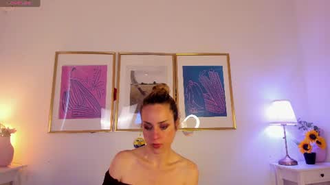 Snapshot of lyana_xz chatting on 06.18.26 LYA online show from 06.18.26
