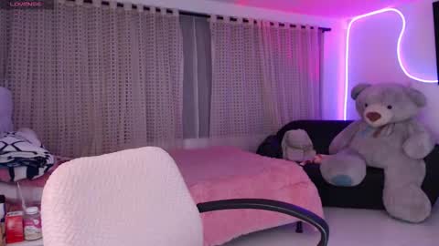 Snapshot of lyann_ chatting on 10.24.25 Lyann online show from 10.24.25