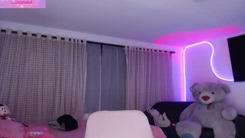 Snapshot of lyann_ chatting on 10.29.25 Lyann online show from 10.29.25