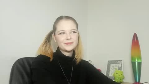 Snapshot of lydiasunny chatting on 10.02.25 Lydia online show from 10.02.25