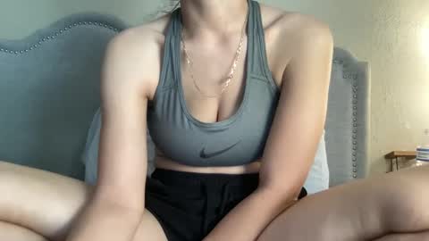 Snapshot of lylajades chatting on 01.20.25 Olivia online show from 01.20.25