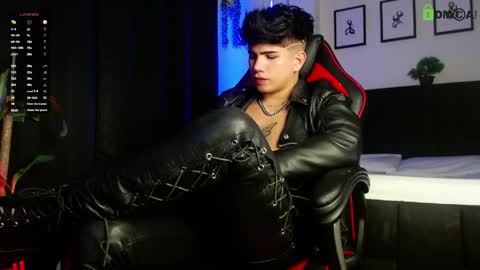 Lyle Bennett Freelance Model online show from 05.11.26