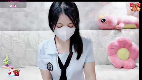 Snapshot of lyly_baby chatting on 12.15.25 lyly_baby online show from 12.15.25