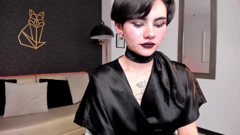 Snapshot of lyn_lebelle chatting on 02.08.25 Lyn online show from 02.08.25