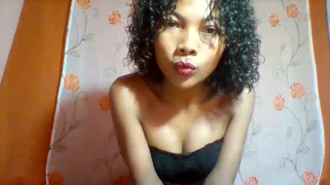 Snapshot of lyndah19 chatting on 11.23.25 lyndah19 online show from 11.23.25