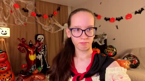 Sara online show from 10.31.25