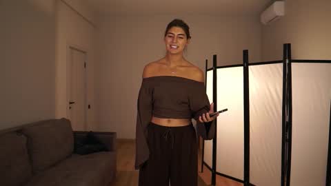  LYNN  online show from 01.07.26