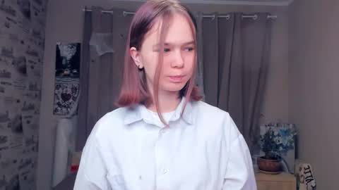 Cozy Lynns room online show from 11.20.25