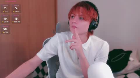 Snapshot of lyodass chatting on 02.28.25 Lyodass online show from 02.28.25