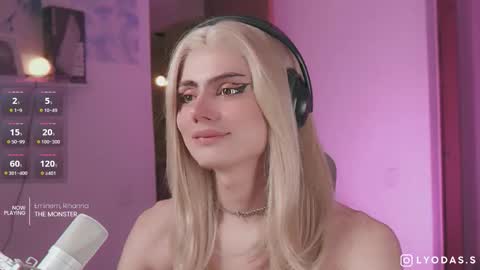 Snapshot of lyodass chatting on 09.16.25 Lyodass online show from 09.16.25