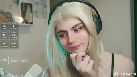 Snapshot of lyodass chatting on 10.07.25 Lyodass online show from 10.07.25