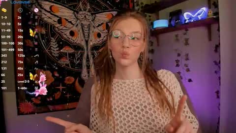 Snapshot of lyra_thenymph chatting on 11.06.25 Lyra online show from 11.06.25