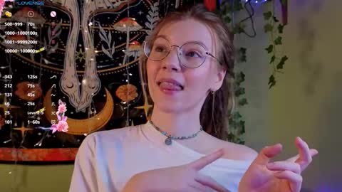 Snapshot of lyra_thenymph chatting on 11.18.25 Lyra online show from 11.18.25