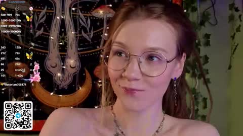 Snapshot of lyra_thenymph chatting on 11.21.25 Lyra online show from 11.21.25