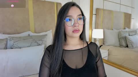 Snapshot of lyrabellini chatting on 01.15.26 online show from 01.15.26