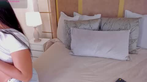 Snapshot of lyrabellini chatting on 02.11.26 online show from 02.11.26