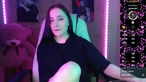 Snapshot of m_e_l_i_s_s_a_ chatting on 11.18.25 Melissa online show from 11.18.25