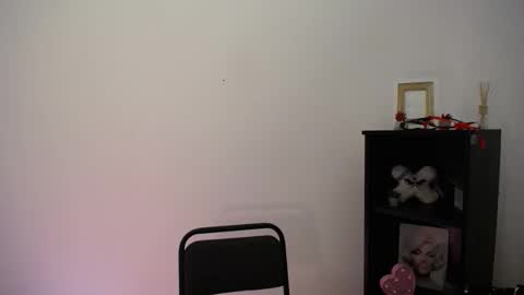 Snapshot of m_i_k_i_ chatting on 02.13.26 m_i_k_i_ online show from 02.13.26