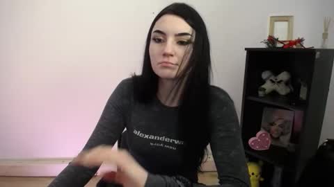 Snapshot of m_i_k_i_ chatting on 02.16.26 m_i_k_i_ online show from 02.16.26