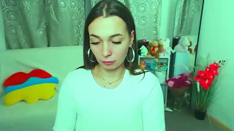 Snapshot of m_vikki chatting on 06.12.26 Vikki online show from 06.12.26