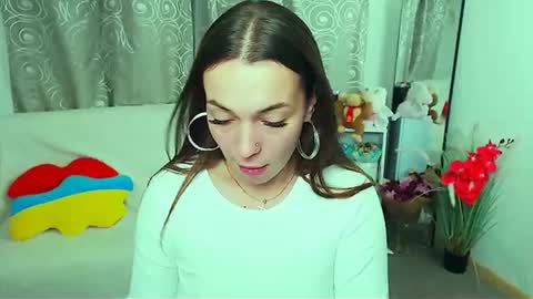 Snapshot of m_vikki chatting on 06.20.26 Vikki online show from 06.20.26