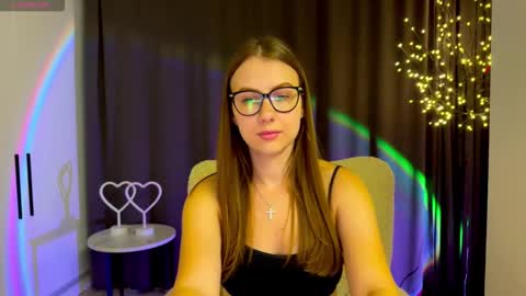 Snapshot of ma_ry_mee chatting on 09.18.25 Mary online show from 09.18.25