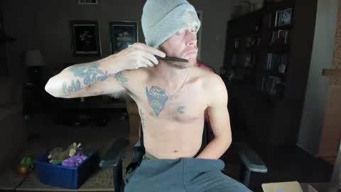 Snapshot of machinecumkelly69 chatting on 01.08.25 machinecumkelly69 online show from 01.08.25