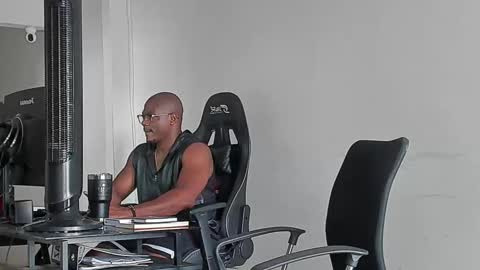 Snapshot of mackbig_dick2 chatting on 09.27.25 MACKBIG DICK im a damn dominant I like ATMs INSTAGRAM Edwinaragonc online show from 09.27.25