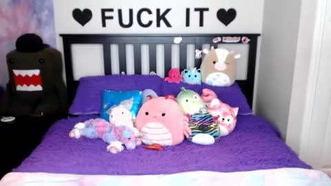 Mackenzie Wolfe online show from 11.05.25