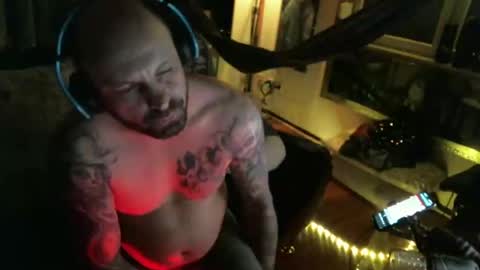 Snapshot of mad_dem0n chatting on 03.08.25 Manuel online show from 03.08.25