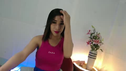 Snapshot of madalina1992 chatting on 02.12.25 madalina1992 online show from 02.12.25