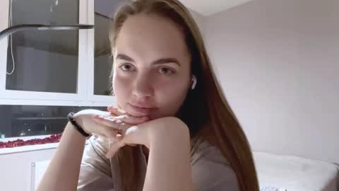 Snapshot of madalinereitsma chatting on 12.16.25 Alice online show from 12.16.25