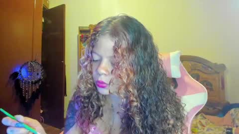 Snapshot of madam_sativa chatting on 02.12.25 di online show from 02.12.25