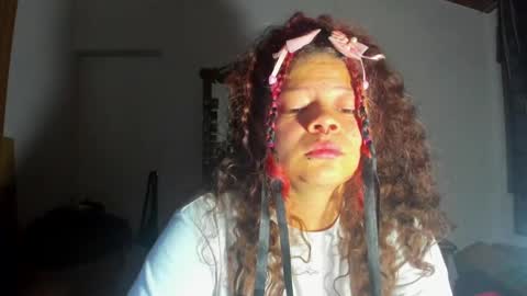 Snapshot of madam_sativa chatting on 03.08.25 di online show from 03.08.25