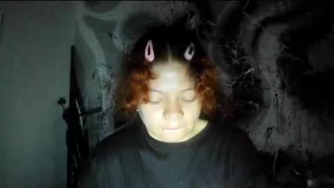 Snapshot of madam_sativa chatting on 10.17.25 di online show from 10.17.25