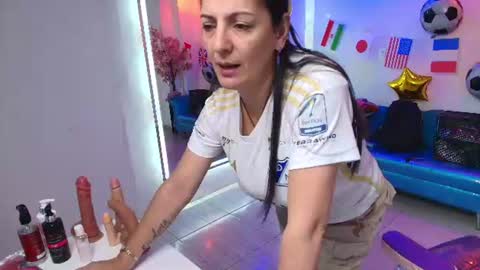 Snapshot of madame_scarllet chatting on 07.18.26 Madame Scarllet online show from 07.18.26
