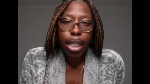 Snapshot of madamindigo chatting on 01.05.25 YourMadamIndigo online show from 01.05.25