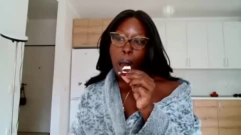 Snapshot of madamindigo chatting on 09.10.25 YourMadamIndigo online show from 09.10.25