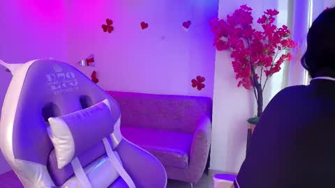 Snapshot of maddie_t18 chatting on 02.25.26 maddie_t18 online show from 02.25.26