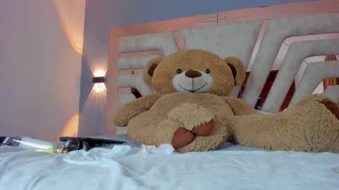  Maddy Crofft online show from 03.06.25