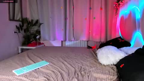 Snapshot of maddyfever chatting on 06.15.26 maddyfever online show from 06.15.26