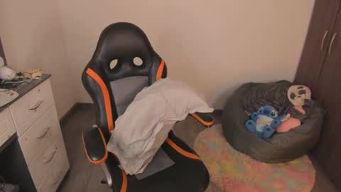 Snapshot of madelaine_taylor chatting on 09.30.25 madelaine_taylor online show from 09.30.25