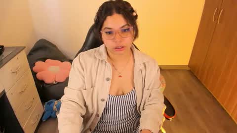 Snapshot of madelaine_taylor chatting on 10.20.25 madelaine_taylor online show from 10.20.25