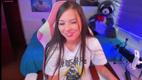 Snapshot of madeleine_shinobi chatting on 01.19.25 Emily Only Fans online show from 01.19.25