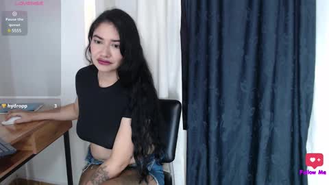 Snapshot of madeleine_w chatting on 02.12.25 Madeleine online show from 02.12.25