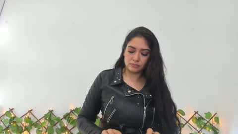 Snapshot of madeleine_w chatting on 03.12.25 Madeleine online show from 03.12.25