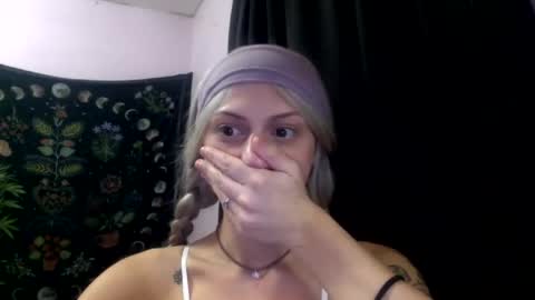 Snapshot of madelinevalentine chatting on 10.26.25 madeline online show from 10.26.25